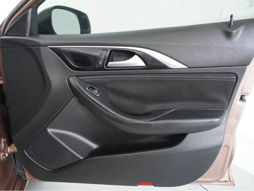 2017 INFINITI QX30